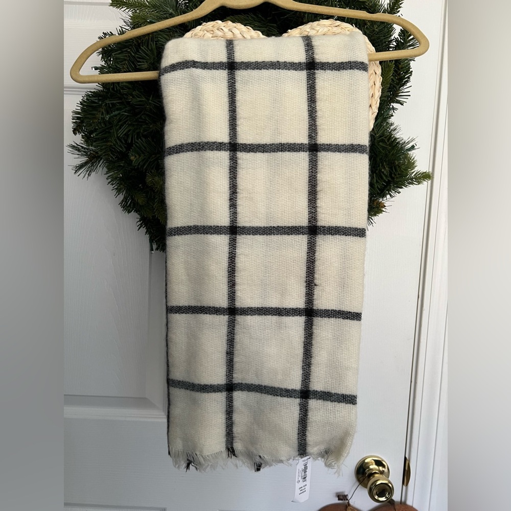 Old Navy wrap/scarf new with tags - Picture 2 of 8